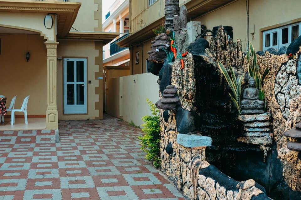 Rs Villas - Three Bedrooms Share Apartment With Private Room And Free Wifi And 100Mts To The Beach And Ac And 100Mts To Bus Stop And Pool Flic-en-Flacq Buitenkant foto