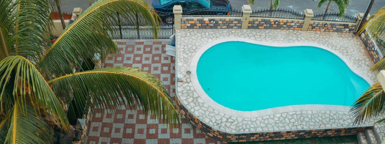 Rs Villas - Three Bedrooms Share Apartment With Private Room And Free Wifi And 100Mts To The Beach And Ac And 100Mts To Bus Stop And Pool Flic-en-Flacq Buitenkant foto