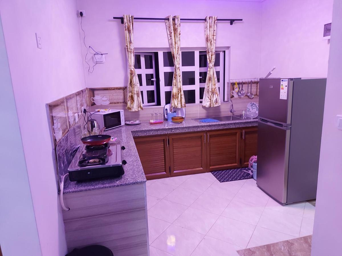 Rs Villas - Three Bedrooms Share Apartment With Private Room And Free Wifi And 100Mts To The Beach And Ac And 100Mts To Bus Stop And Pool Flic-en-Flacq Buitenkant foto